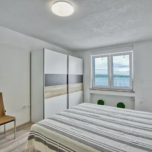 Marina With Sea View Apartman Póla