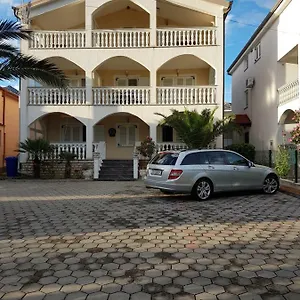 Nika Apartman Seline
